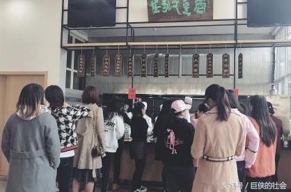 阴阳面馆重新开业 11元刺痛了谁